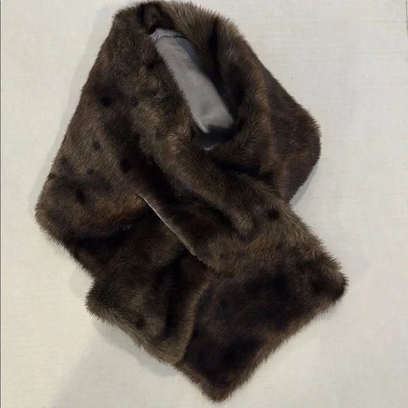Stevie Mac Luxurious Brown Faux Fur Stole - Picture 4 of 8